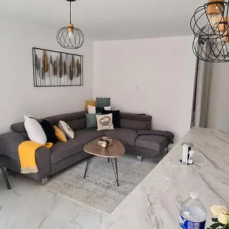 Apartment En Exclusivite T3 A 2 Pas Des Plages De St Raphael *