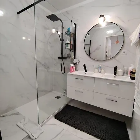 En Exclusivite T3 A 2 Pas Des Plages De St Raphael *