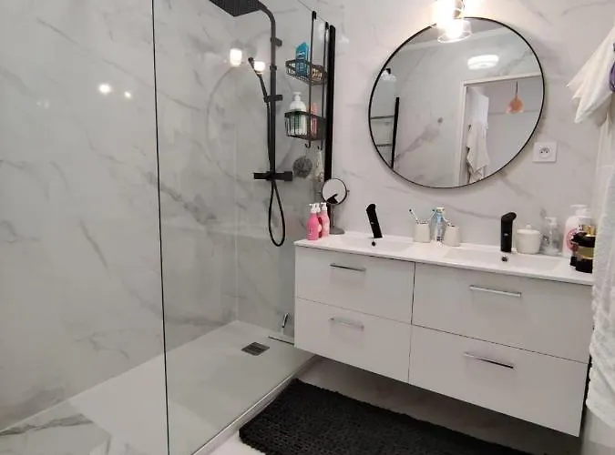 En Exclusivite T3 A 2 Pas Des Plages De St Raphael *